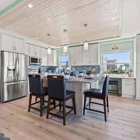 401 Bayshores Yacht & Tennis Club