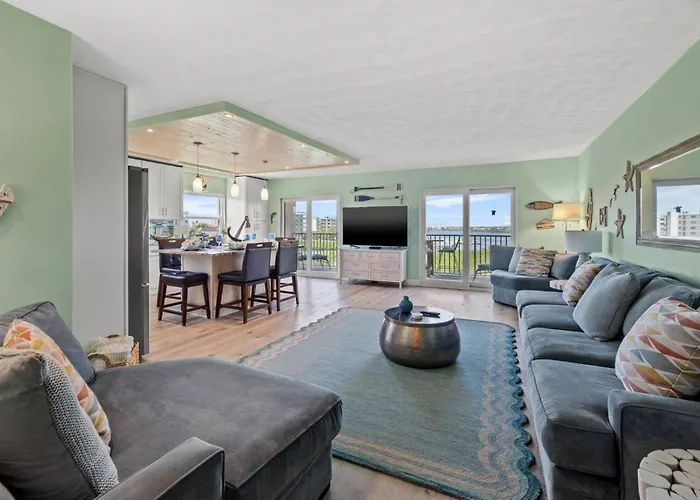 401 Bayshores Yacht Tennis Club