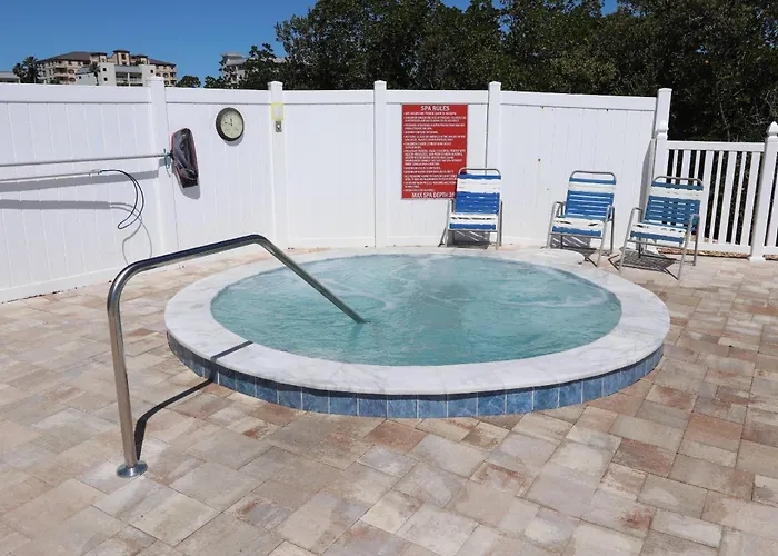 401 Bayshores Yacht Tennis Club